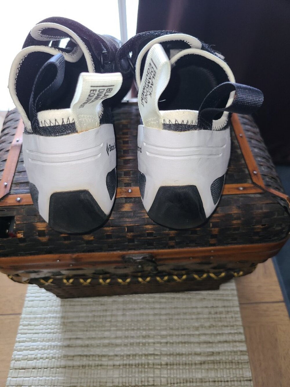 Men's Momentum Climbing Shoes Size M10/W11 Color Black & White - Picture 3 of 8
